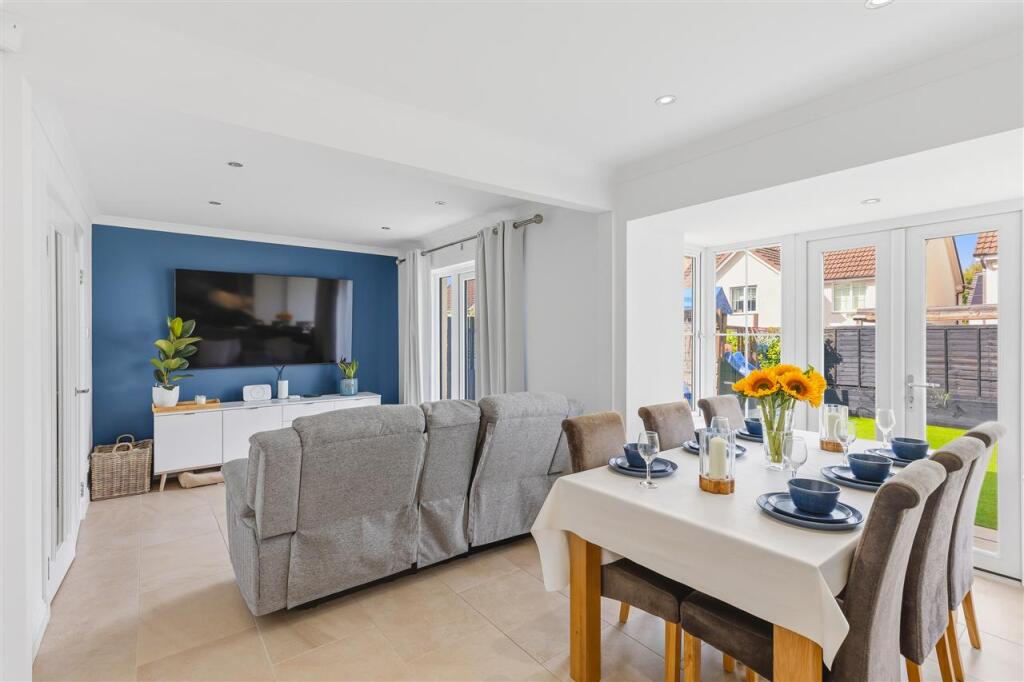 Meadowpark Crescent, Bathgate photo 4