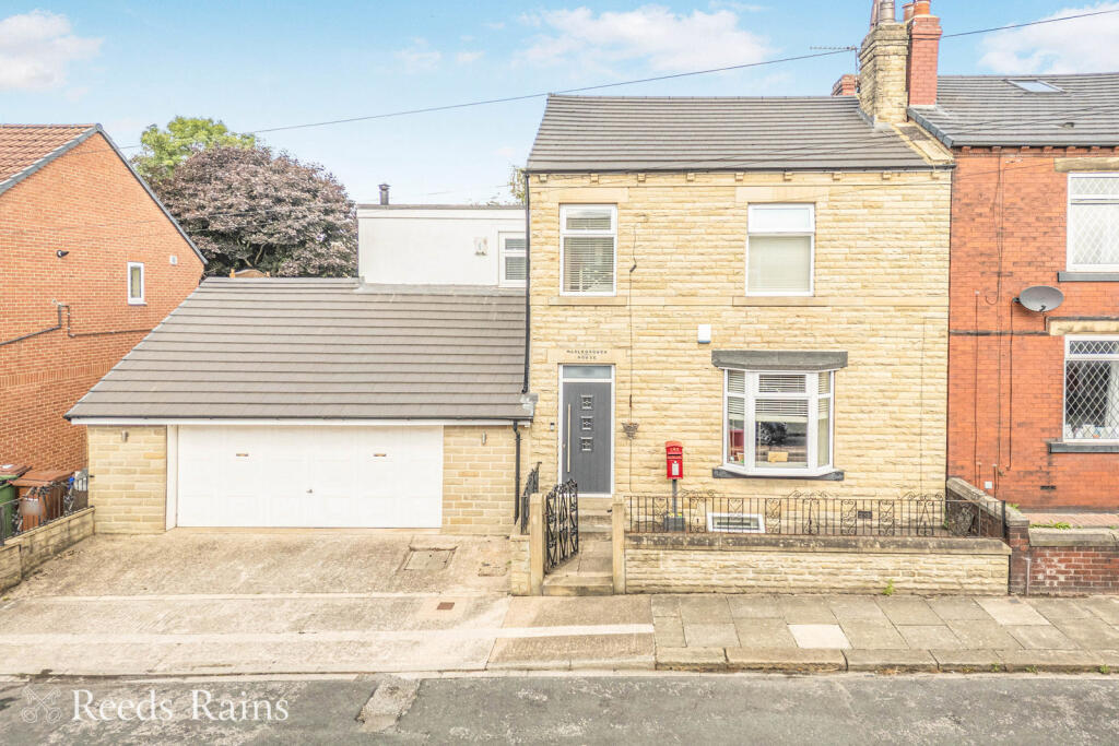4-bed detached on Marlborough Street, Ossett, West Yorkshire, WF5, £325,000