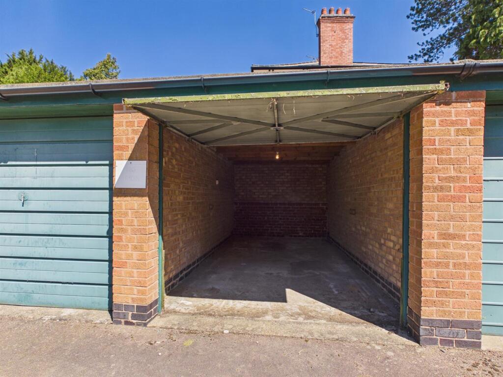 Main image of property: Garage 0, The Pines, London Road