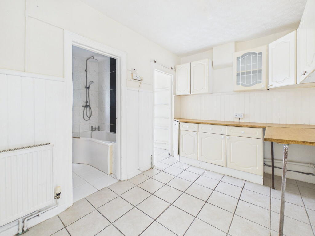 Brighton Road, Worthing, BN11 2EY - More