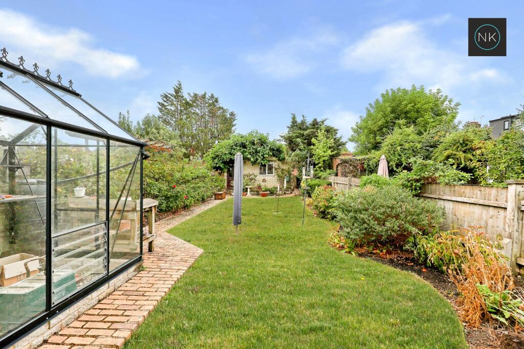 House in London, South Chingford, Highams Park - View 3
