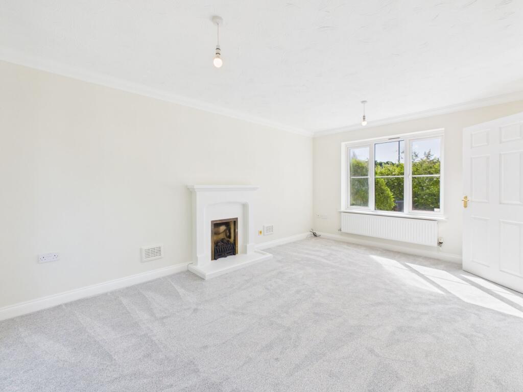 Irvine Drive, Towcester, NN12 photo 4
