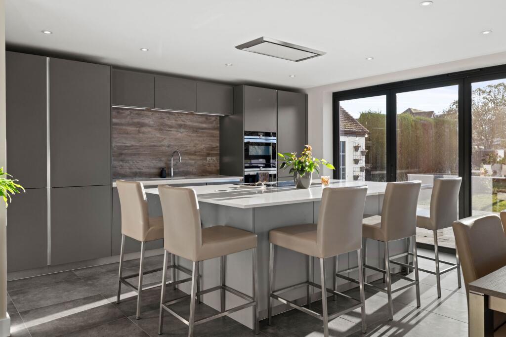 Chantry Road, Bishop's Stortford, CM23 photo 4