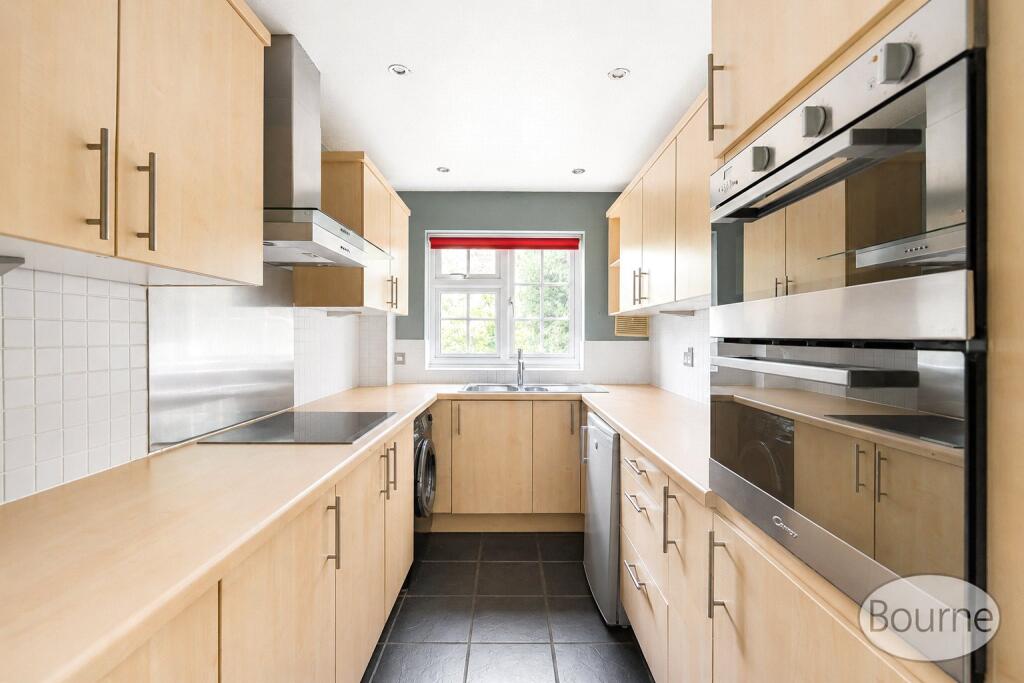 Apartment in Guildford, Surrey - More