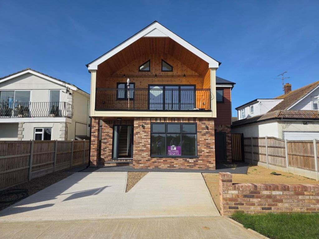 Main image of property: 21 Park Road, Canvey Island, Essex, SS8 7PT