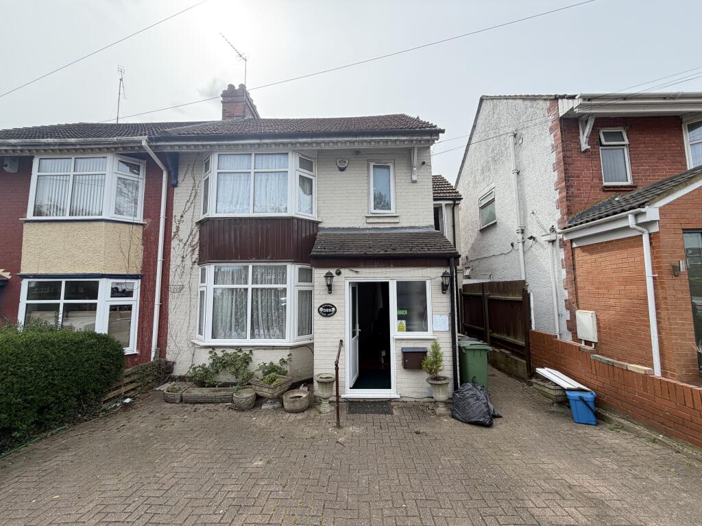 Main image of property: Room 5, Dunstable Road, Luton, LU4