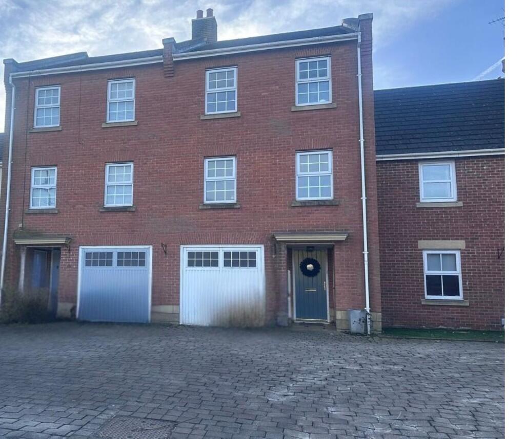 4-bed semi-detached on Main Street, Buckshaw Village, Chorley, £250,000