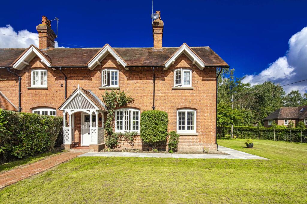 Main image of property: 2 Pennycroft Cottages, Upper Basildon