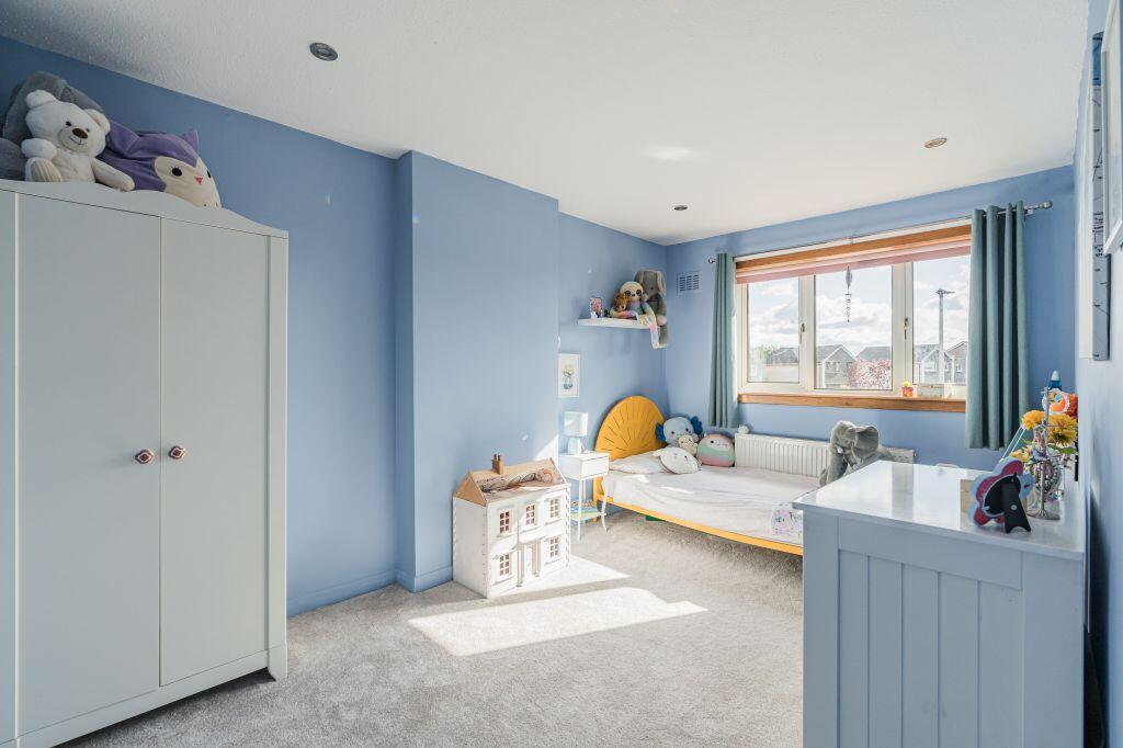 House in Kirkliston - More