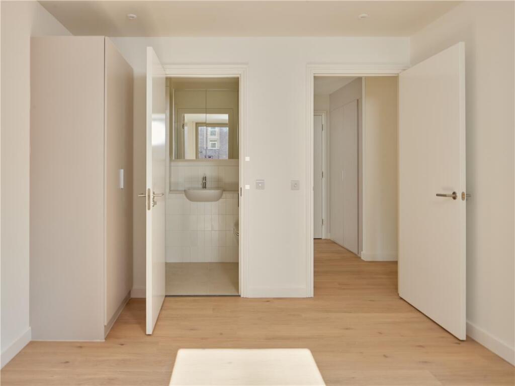 Apartment in Edinburgh, Leith Central - View 5