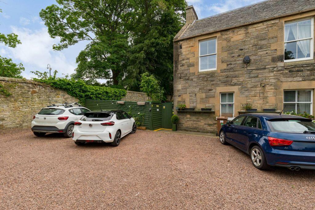 Main image of property: 11D, Ravelston Park, Edinburgh, EH4 3DX