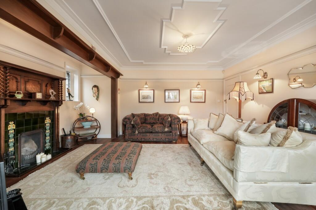 House in Rushcliffe, Abbey Park - More