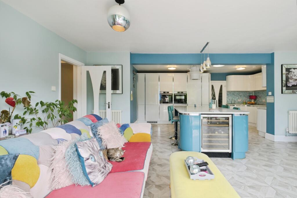 House in Southampton - More