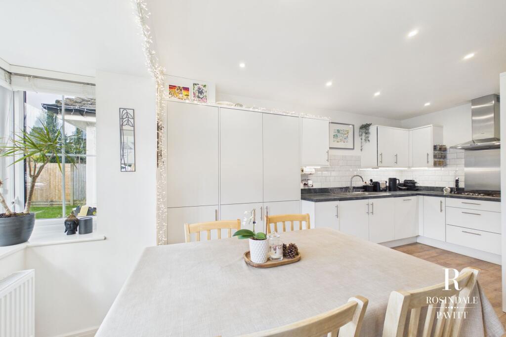 House in London, Carshalton-on-the-Hill - View 3