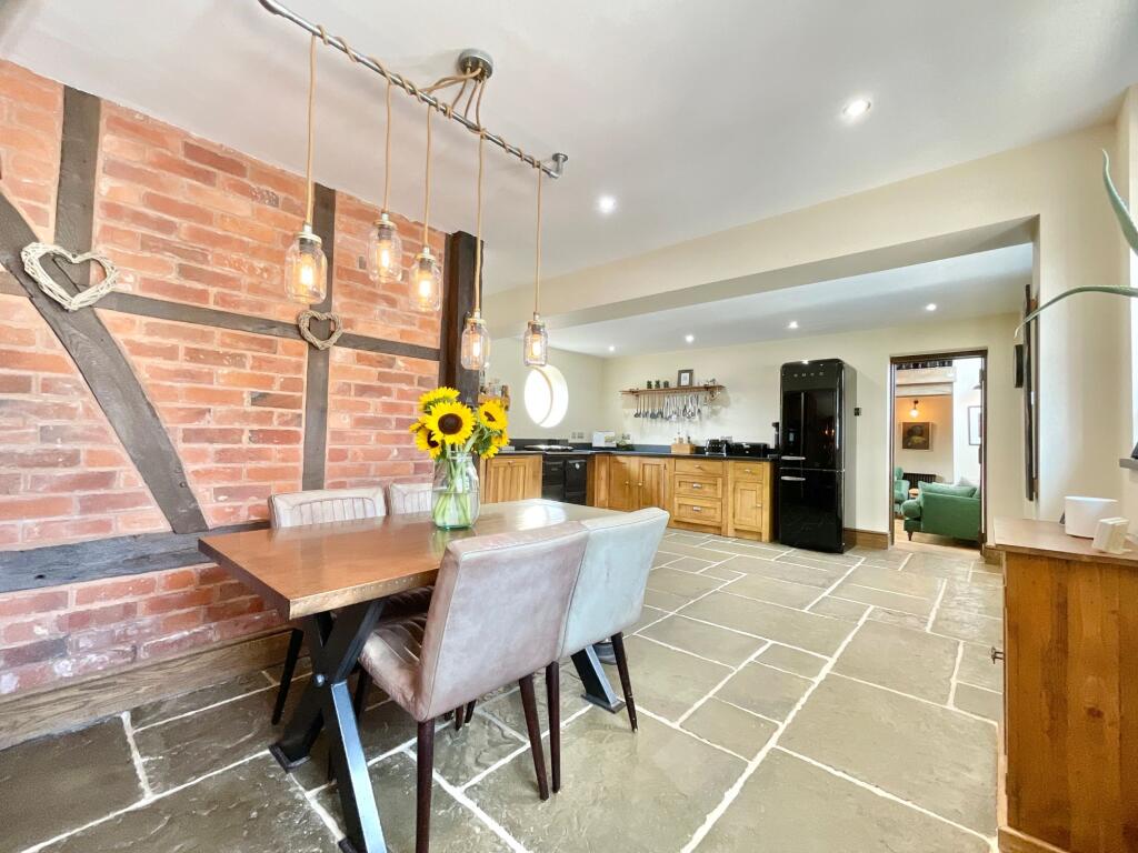 House in Stoke-on-Trent - More