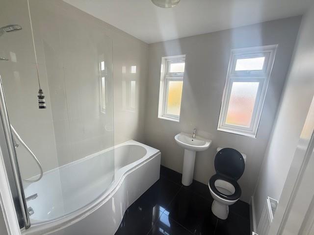Apartment in Romford - View 3