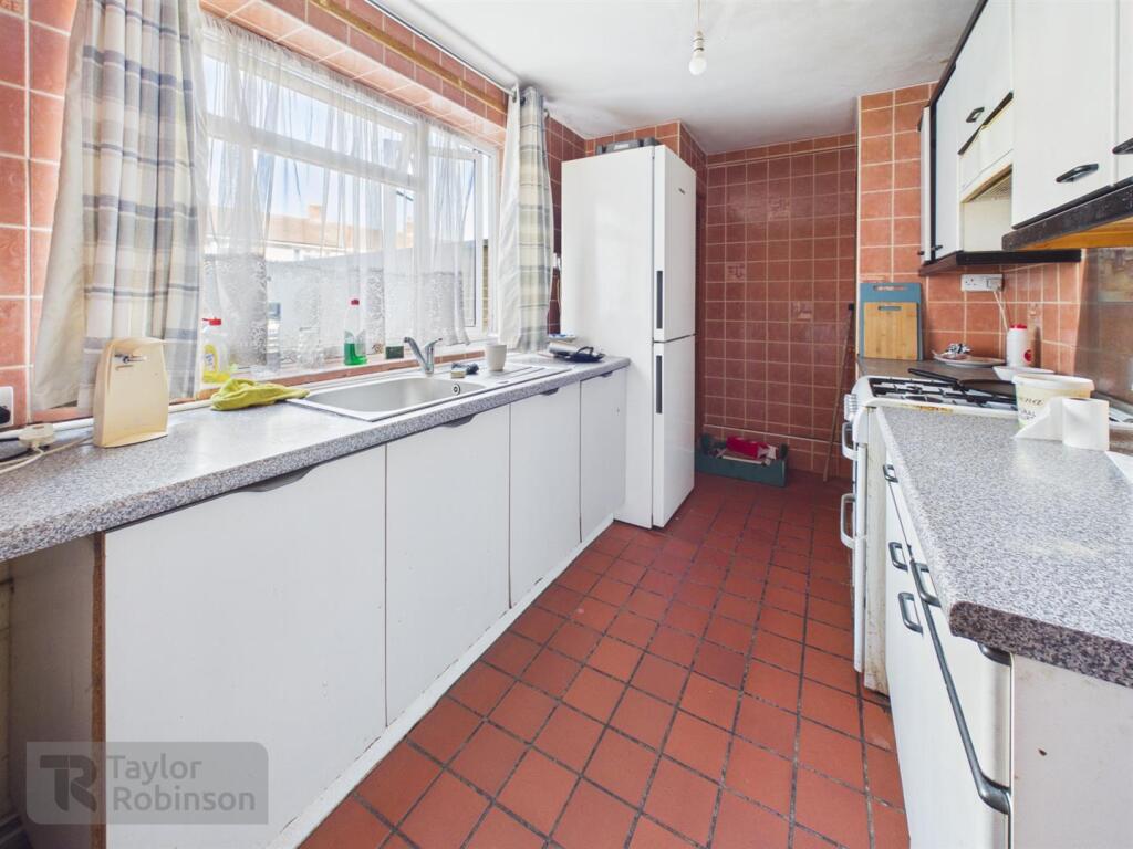 Apartment in Crawley, Worth - View 5