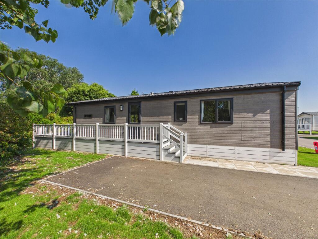 Studio house on Carr Road, Felixstowe, Suffolk, IP11, £149,995
