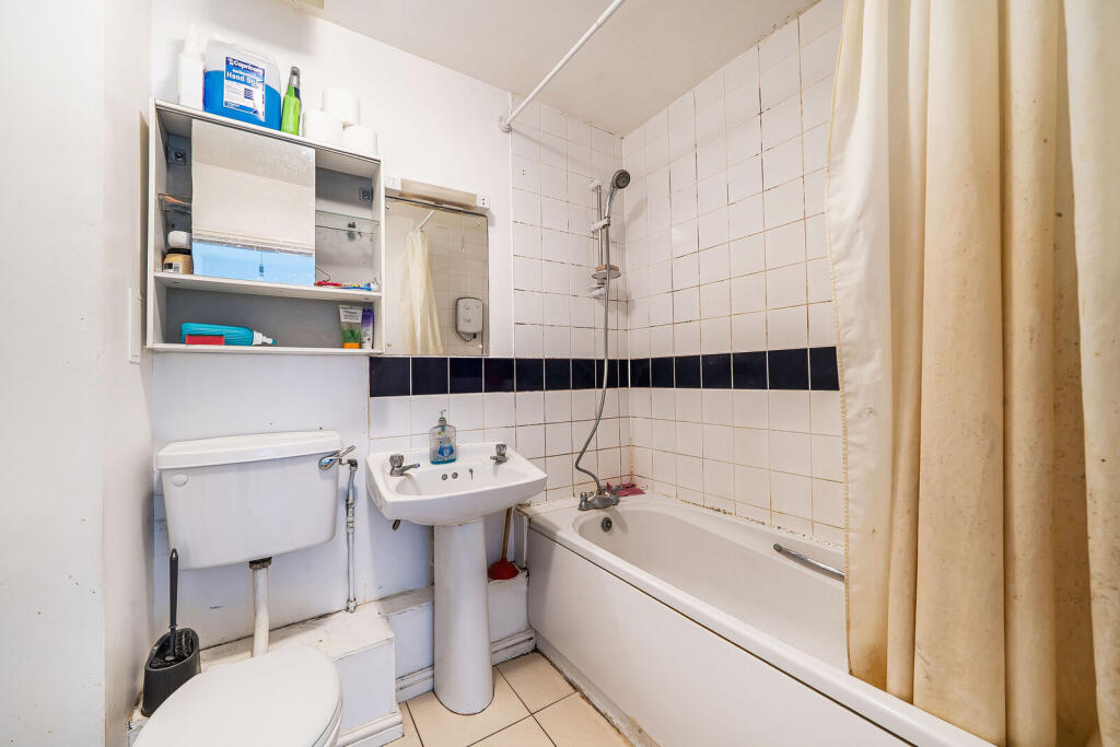 Apartment in Harrow - View 5