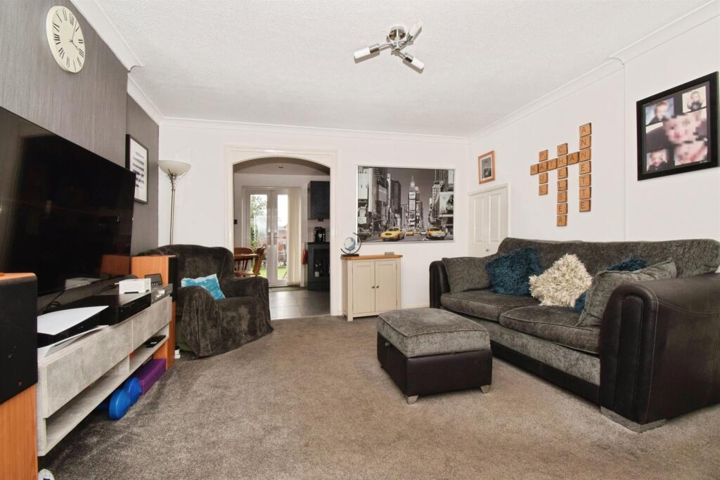 House in Oadby and Wigston, Leicestershire - More