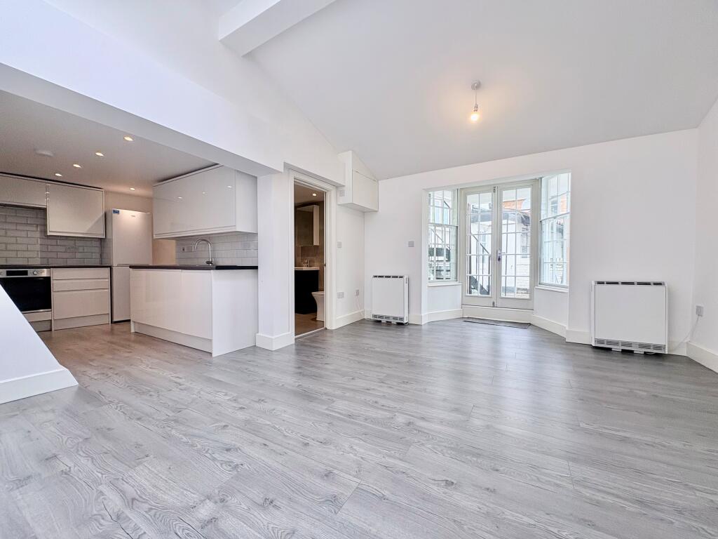 House in East Hertfordshire, Ware - View 2