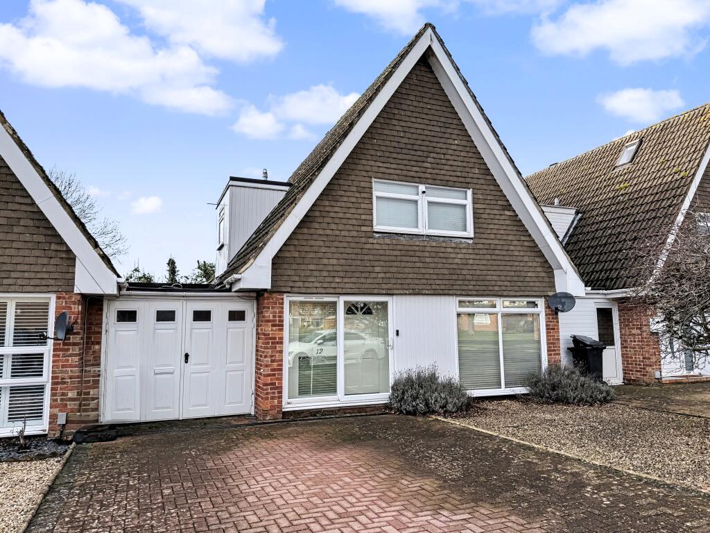 3-bed detached on Fairlawn, Liden, Swindon, SN3, £375,000