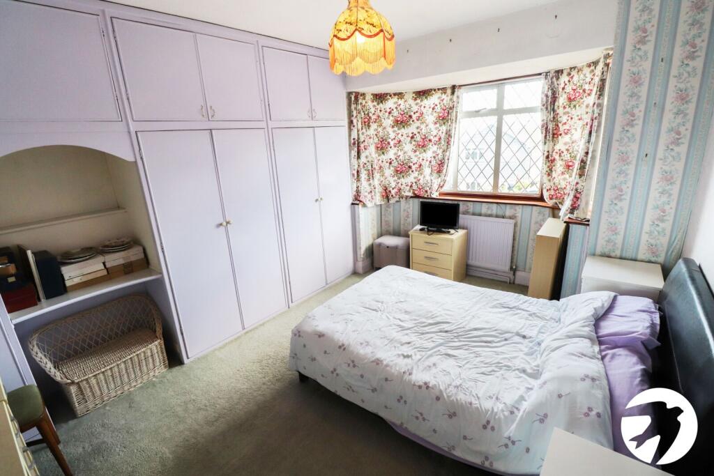 House in Dartford - More