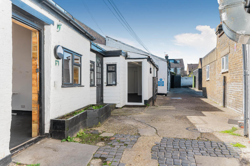 Main image of property: 23b High Street, Chislehurst