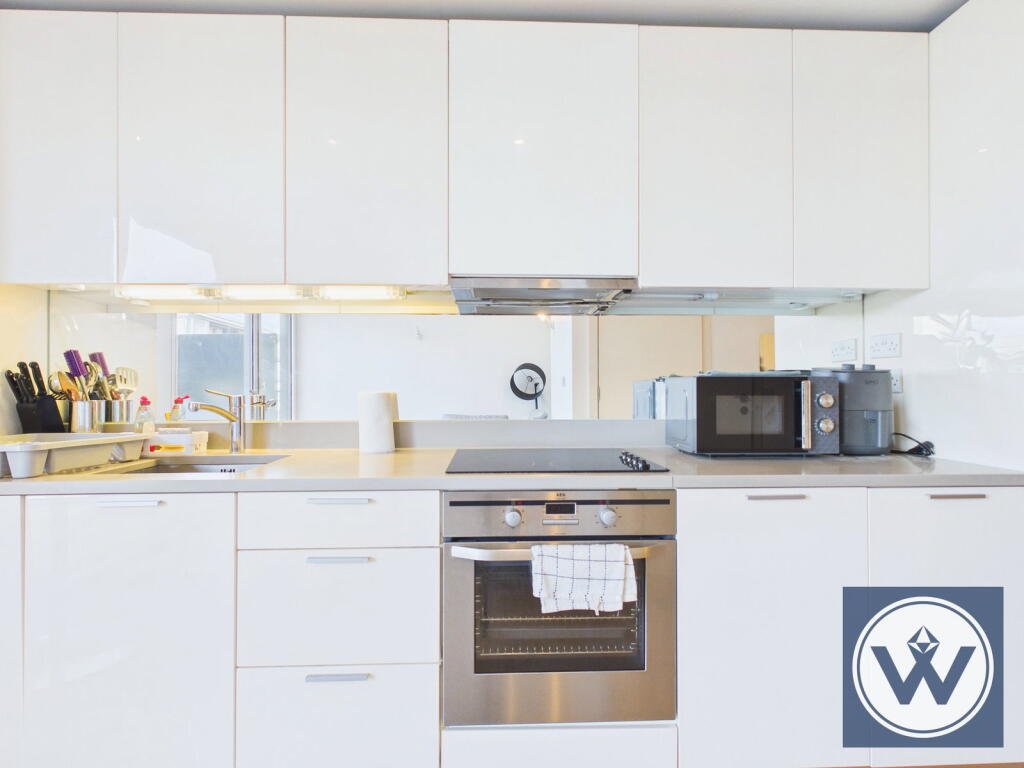 Apartment in Southall - More