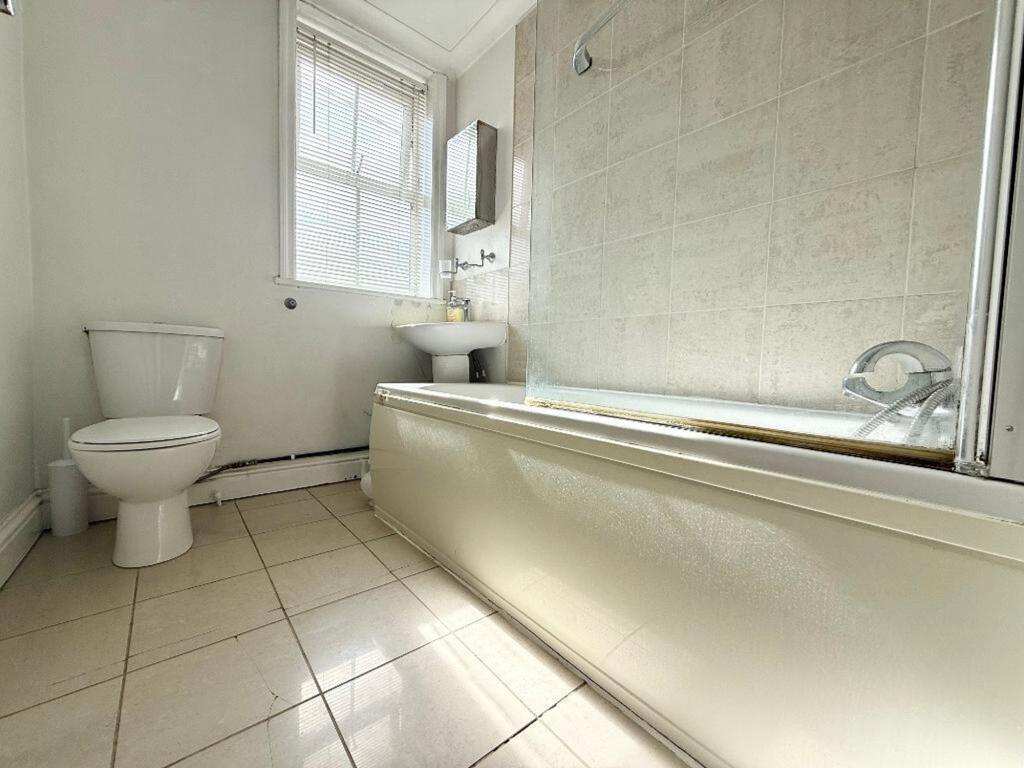 High Town Road, Luton, LU2 - View 4