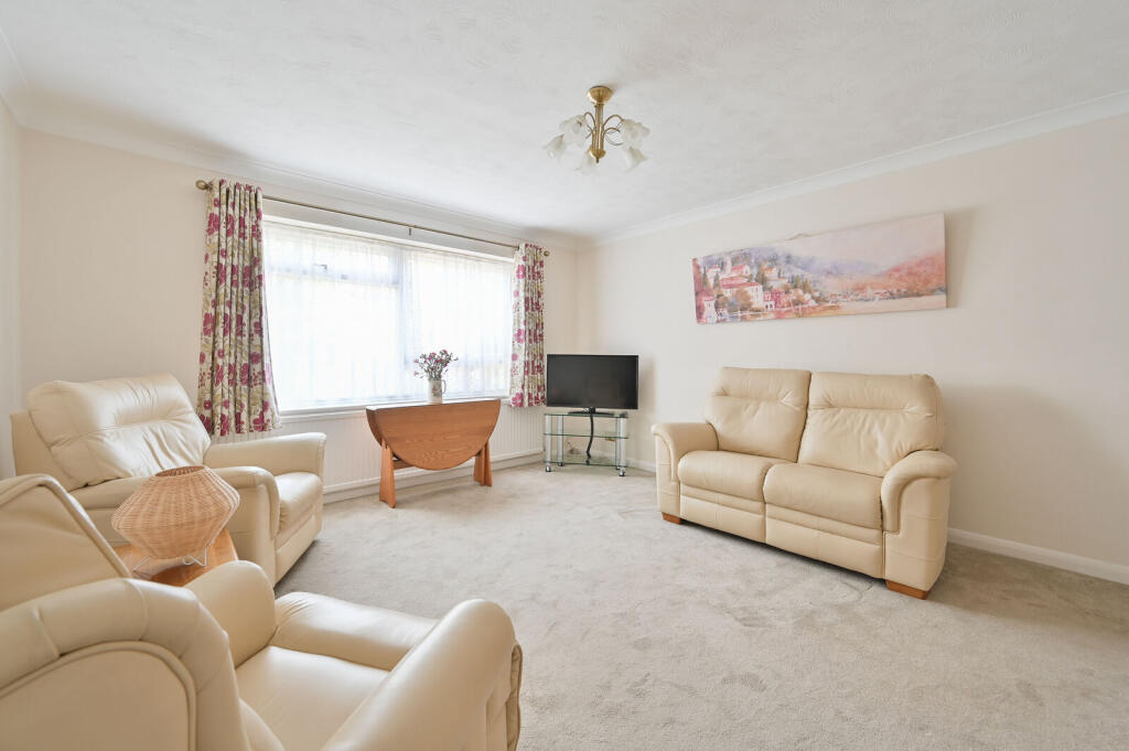 Apartment in Watford - View 5
