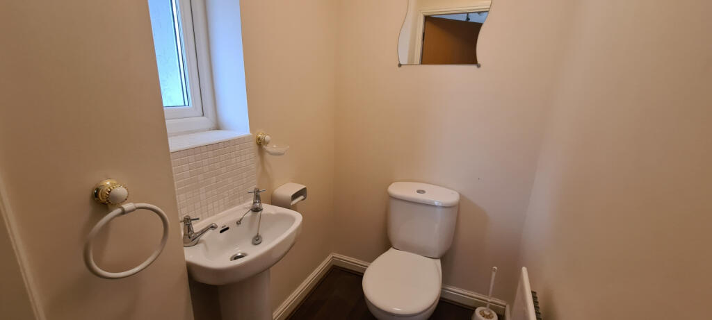 3 bedroom semi-detached house for rent