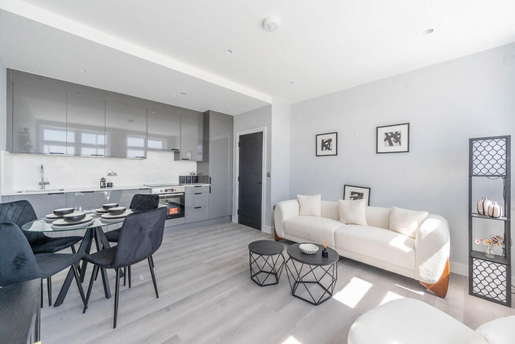 Apartment in Sutton - More