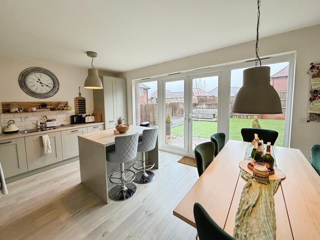 House in Warminster, Tascroft Rise, Wiltshire - View 4