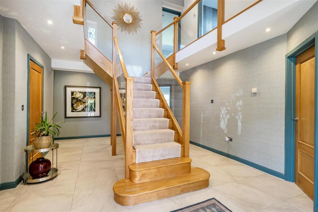 House in Reigate and Banstead, Surrey - View 2
