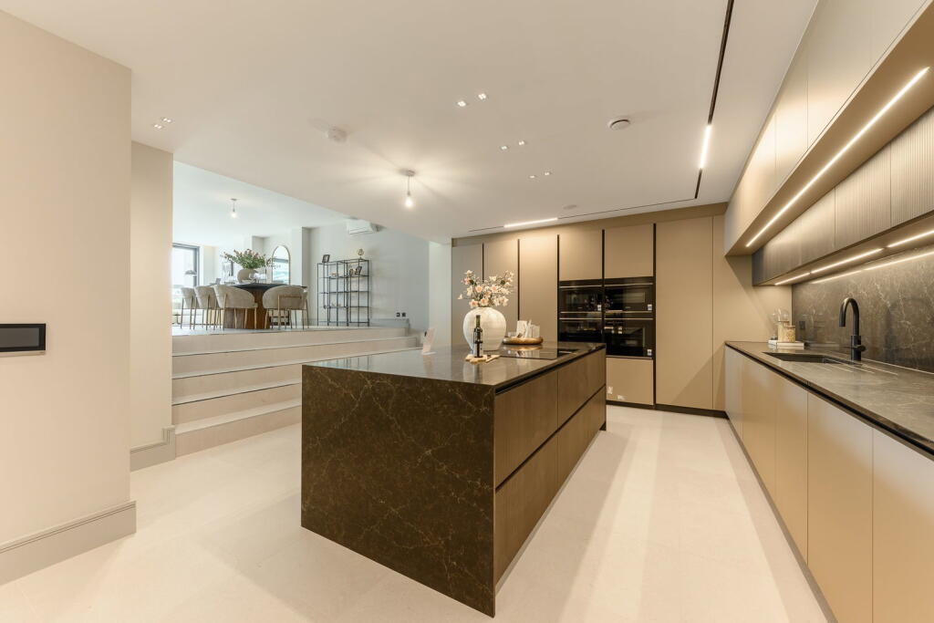 House in Strood, Medway - View 2