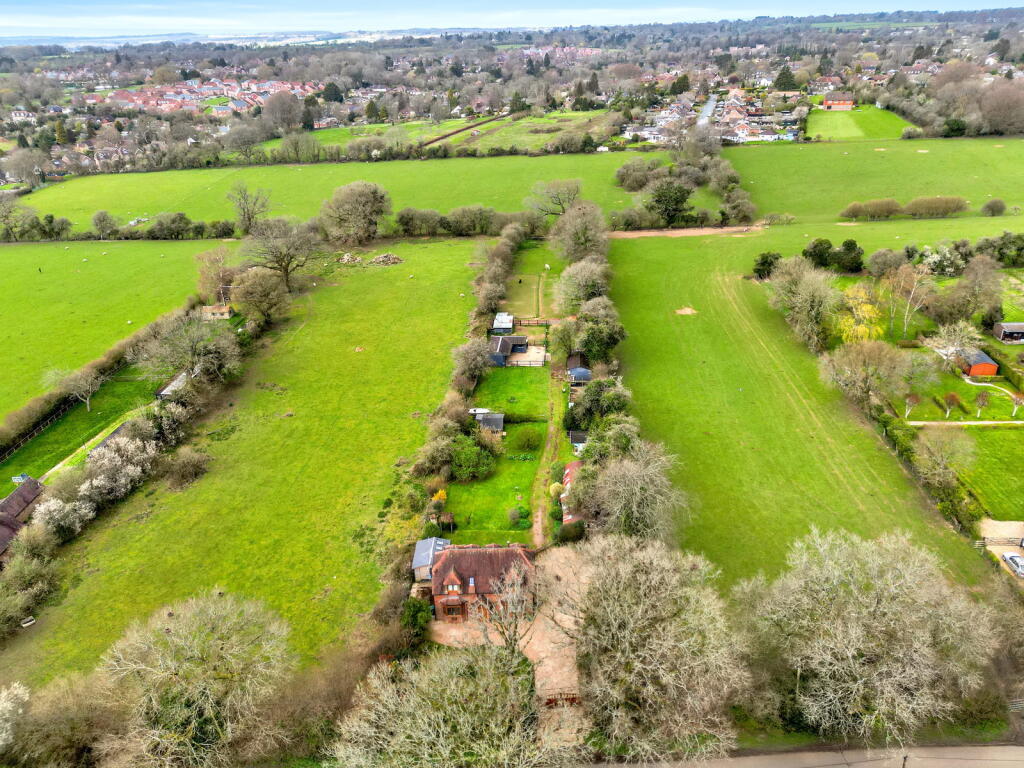 House in East Hampshire, Hawthorn, Four Marks - View 2