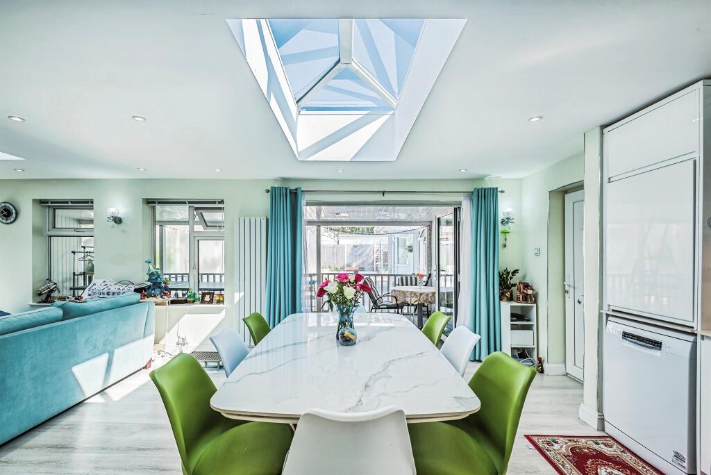 The Crescent, Southwick, BRIGHTON photo 4