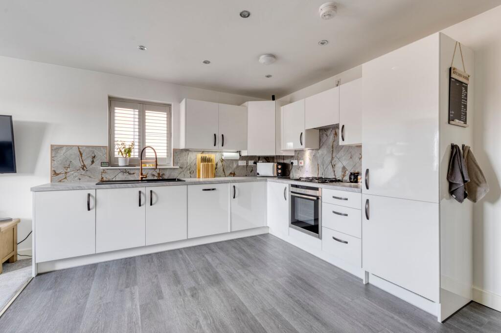 Apartment in Crewe, Shavington cum Gresty - View 3