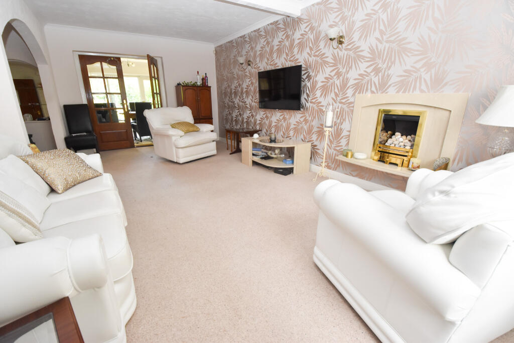 Southgate, Urmston, M41 photo 3