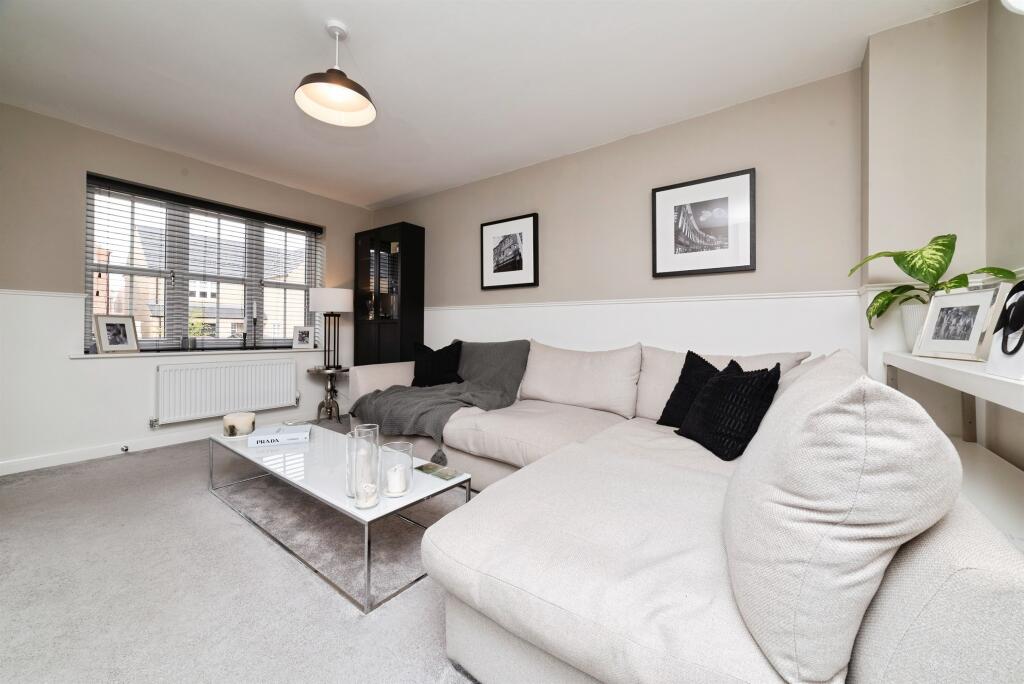 House in Hull - View 4