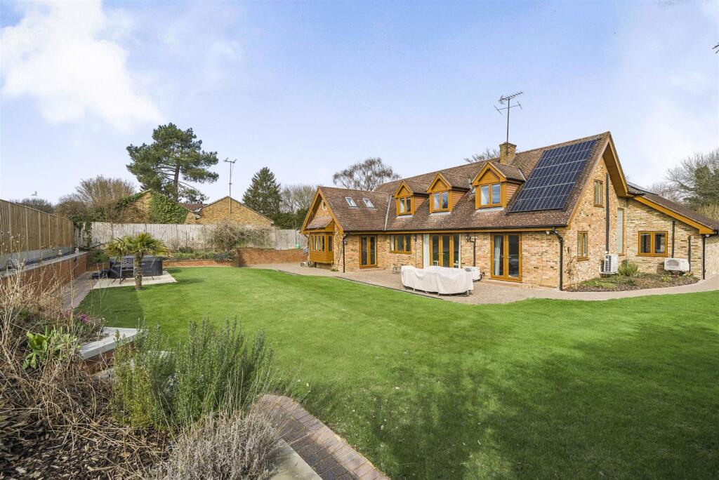 Main image of property: Potten End Hill, Water End