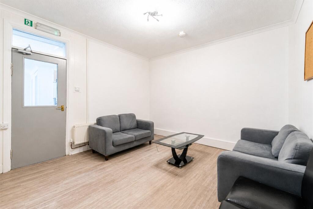 6 bedroom house for rent