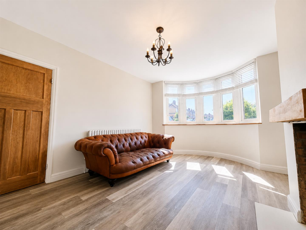 House in Dacorum, Hertfordshire - View 4