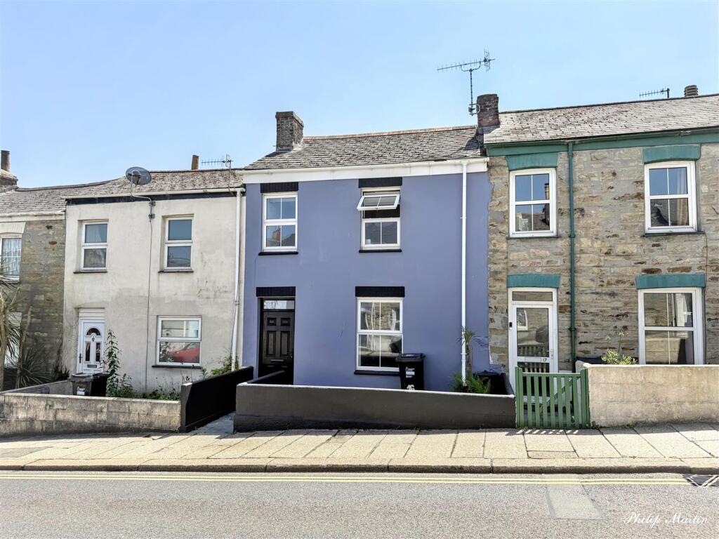 3-bed terraced on Richmond Hill, Truro, £225,000