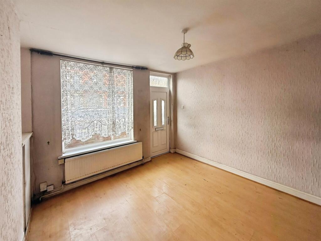 House in Mansfield, Nottinghamshire - View 3