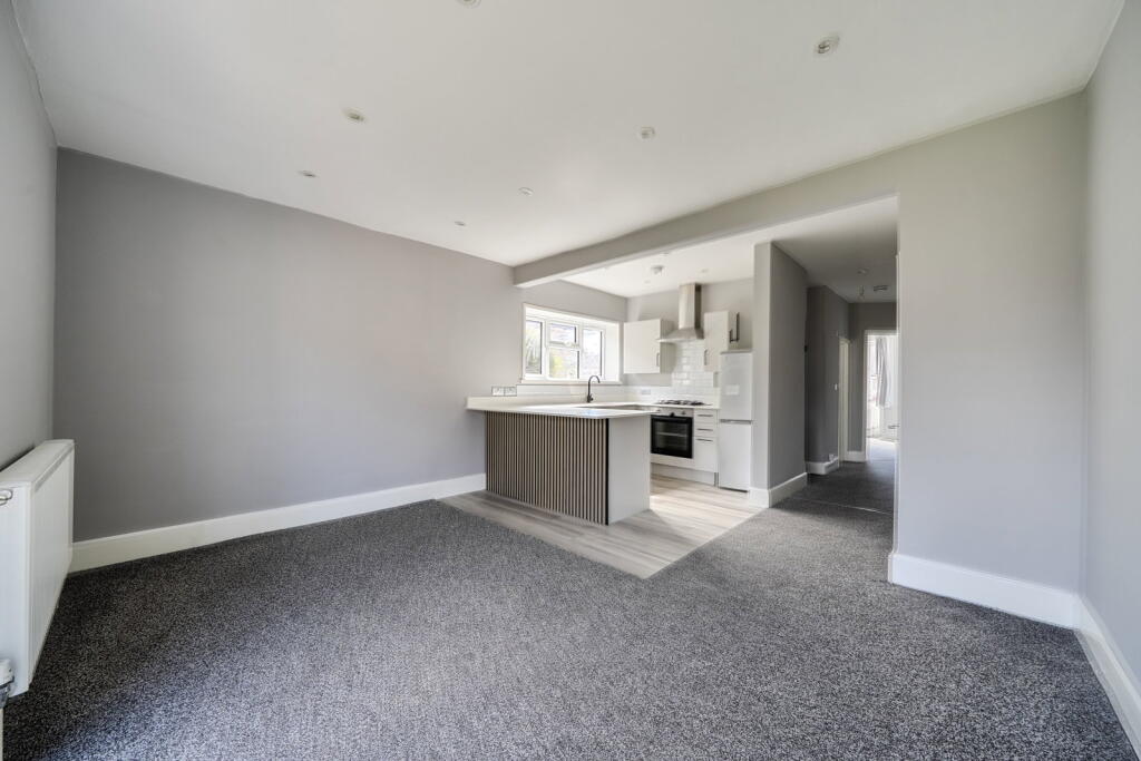 House in Southampton - More