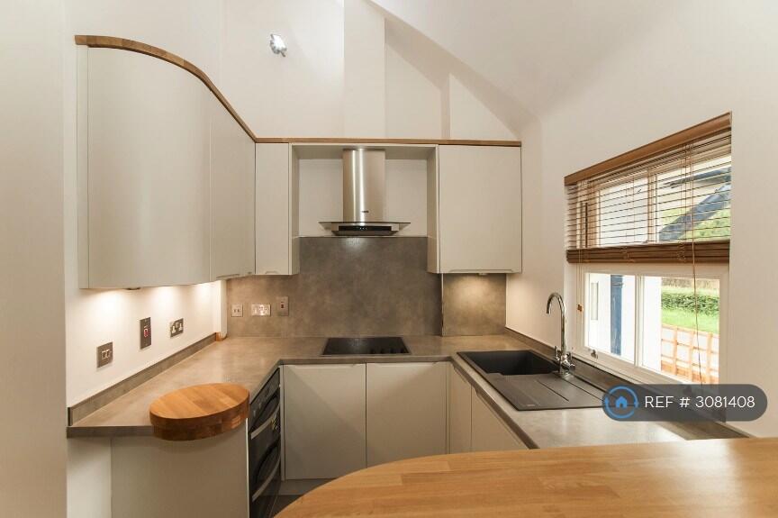 Apartment in Dacorum, Bennetts End - View 3