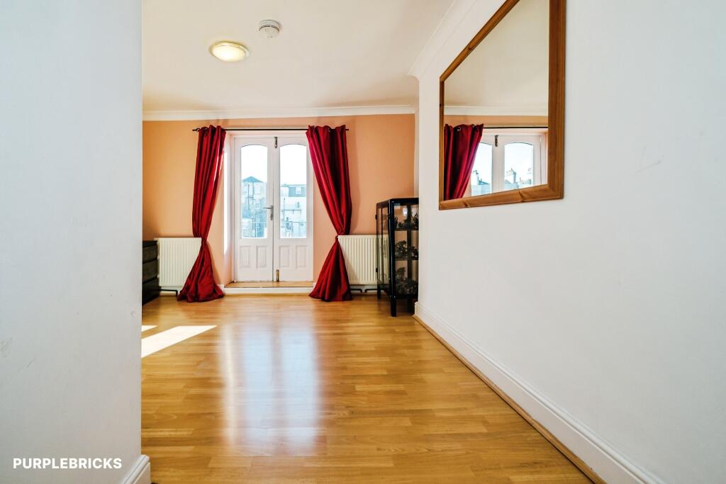 Apartment in Hove, Brunswick - More