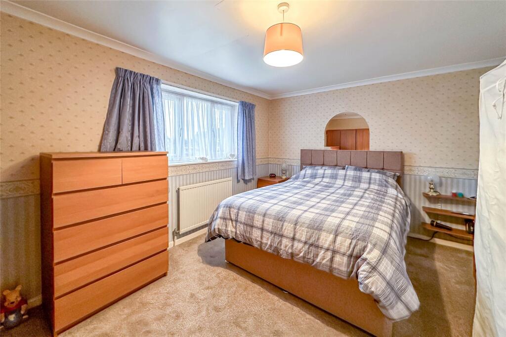 House in Hatfield, North Mymms - More